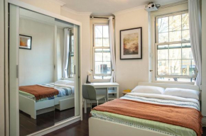 Gorgeous room steps from Tower Bridge